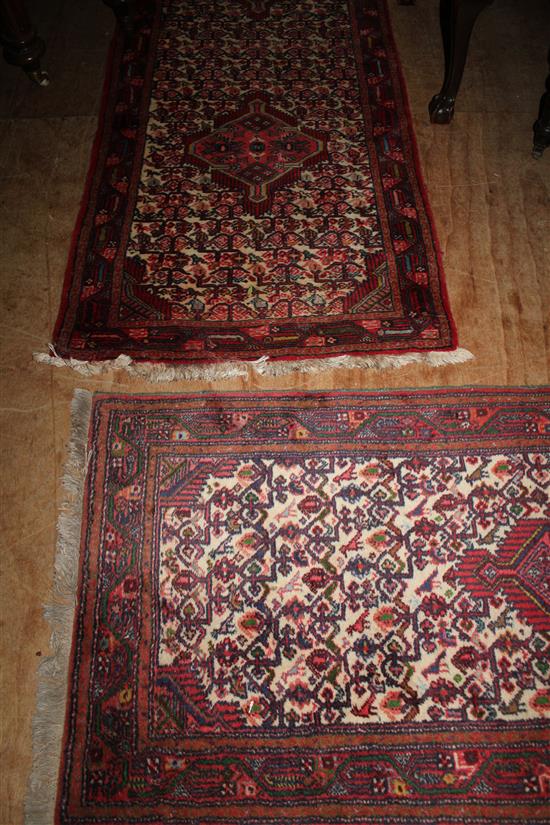 Two Eastern runners(-)